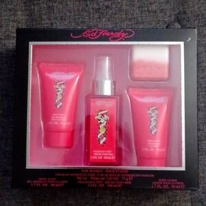 Ed Hardy shower set
